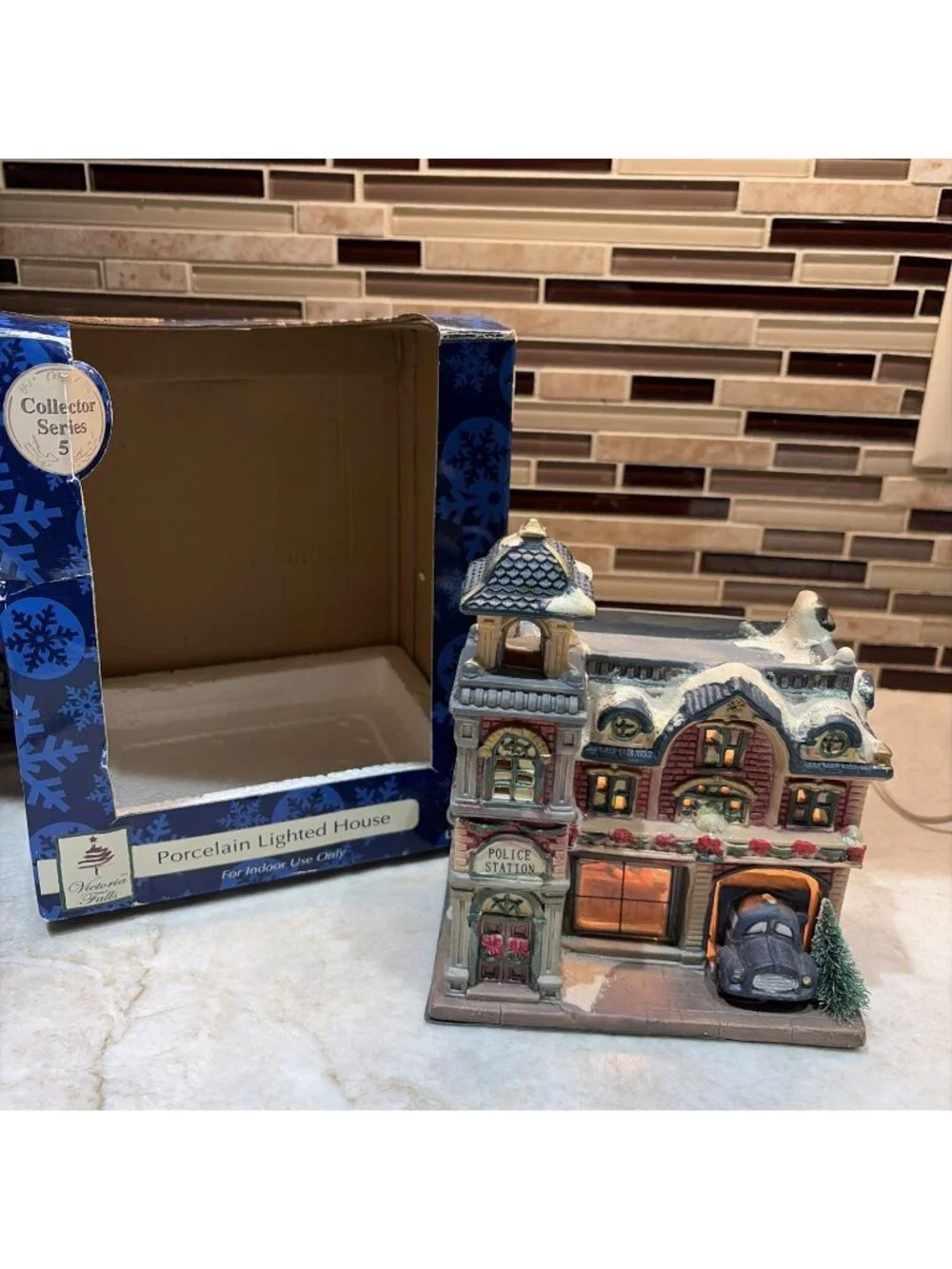Victoria Falls Christmas Village Lighted Windows Police Station HTF #532741